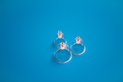 hijama jar。真空泵的蓝色背景