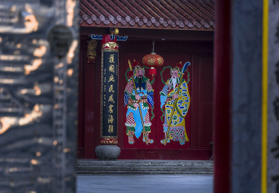由神