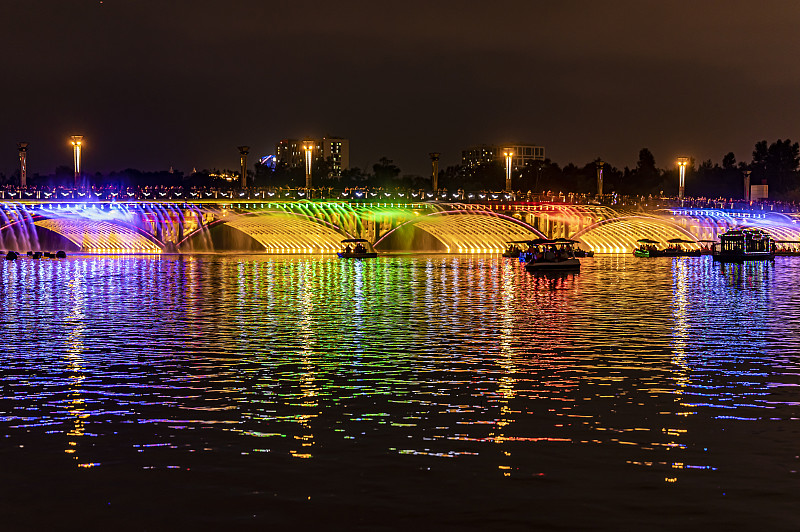 中国长春南湖公园的夜景