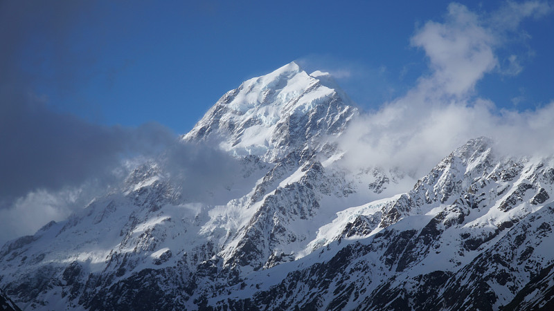 山和湖冬季景观附近的奥拉基-库克山国家公园在塔斯曼湖在新西兰南岛。