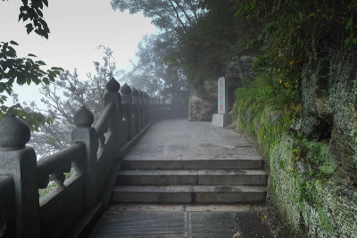 中国湖北武当山。那里有许多道教寺庙