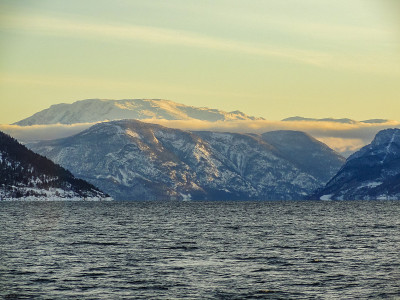 冬季景观，峡湾日出日落，挪威。乘Vangsnes到Balestrand。