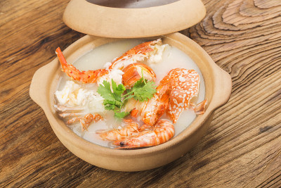龙虾海鲜砂锅粥