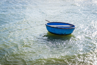 大海里的蓝色小筏子