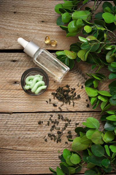 天然有机化妆品和绿色植物