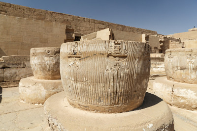 埃及卢克索的Medinet Habu神庙的柱子