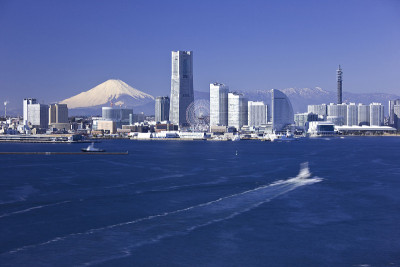 港人未来21号建筑和富士山