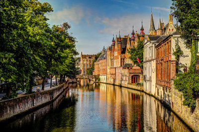 Sights along the streets and canals of Brugges Bel