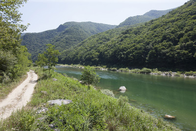 河，扬吾，尤拉妍