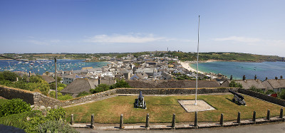 休镇，圣玛丽池和Porthcressa全景从休房子，圣玛丽，锡利群岛，英国
