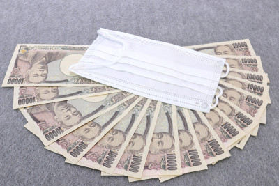 面具和金钱