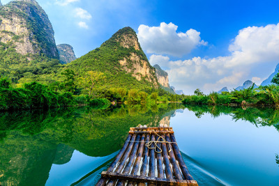 美丽的山和清洁的水在桂林，中国。