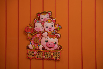 2019年1月，新加坡唐人街:用猪的图案来庆祝2019年中国新年