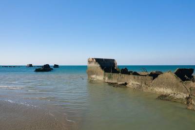 在欧洲的阿斯内尔斯，在法国的诺曼底，在Arromanches les bains的人工港口黄金海滩的