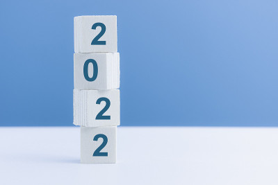 立式木立方，编号为2022，启动为2022新年，新年快乐，换一年。