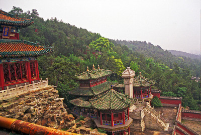 颐和园万寿山建筑观赏性好，美观大方