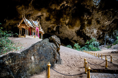 泰国帕拉雅·那空洞，Khua Kharuehat亭庙，位于泰国巴育普·基里汗Khao Sam Roi