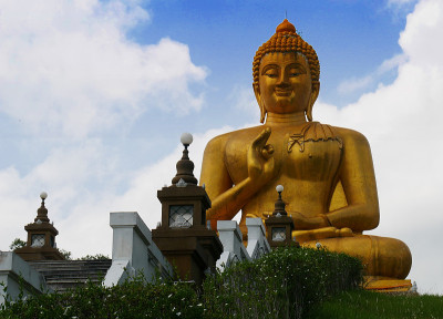 金佛全貌在考公寺，他信明mongkol，那拉提瓦