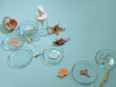 护肤精华，环保化妆品。化妆品的瓶子和配料