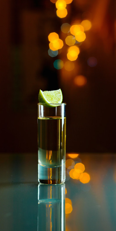 龙舌兰酒和柠檬。