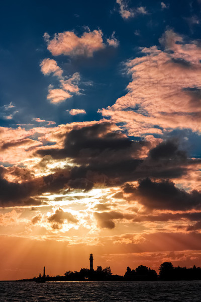 金色的夕阳的天空