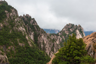 美丽的风景，雪山雪山国家公园的雪山山峰，苍山，韩国。