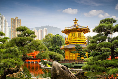 香港天坛绝对亭在南莲花园与河，香港