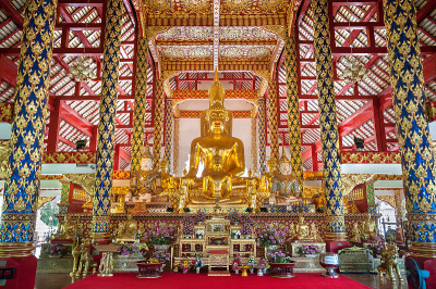 金佛造像在Wat Suan Dok，清迈，泰国