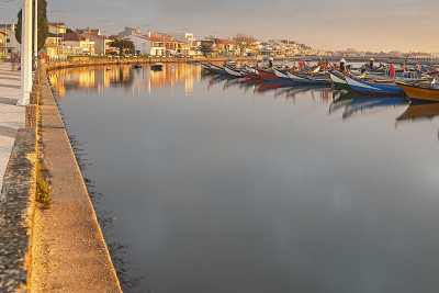 阿威罗泻湖上的Torreira Marina