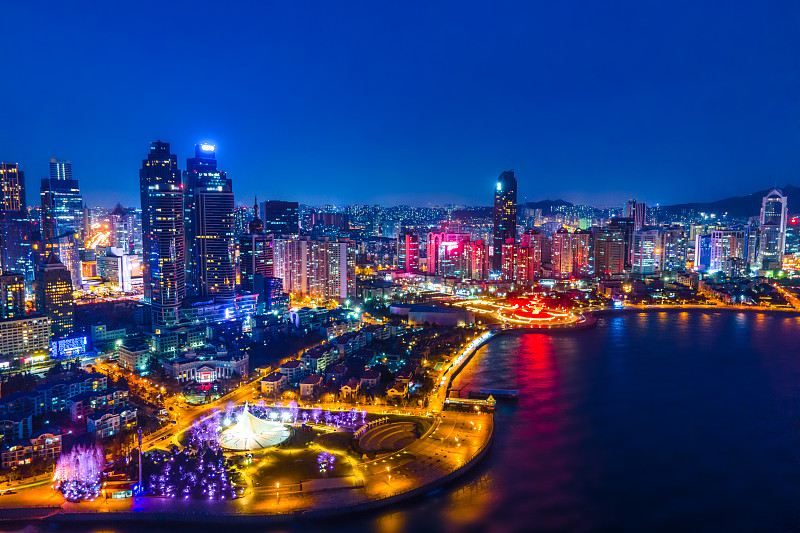 航拍青岛cbd现代建筑夜景