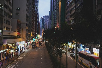 空中俯瞰香港湾仔街道夜景照片