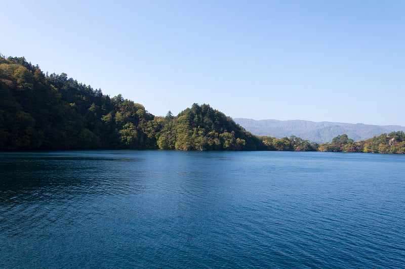 日本青森市和田湖的风景