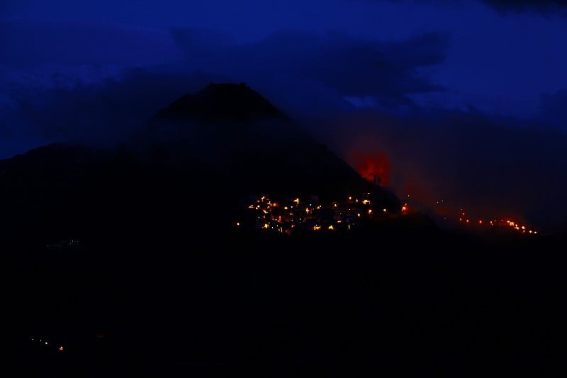 特里皮(墨西拿)——西西里岛夜晚的风景