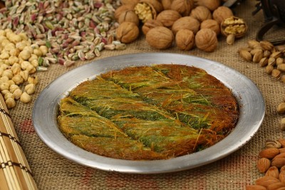 土耳其甜点与开心果粉- Kanafeh, kunefe, kunafa, kadayif,katai