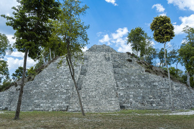亚夏，危地马拉玛雅金字塔建筑群，公元前700年，绿水或亚夏
