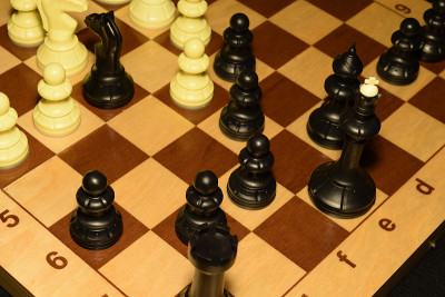 棋盘下的棋子就像一个爱好的背景