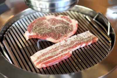 烧烤猪肉韩国烧烤，作为食物背景。