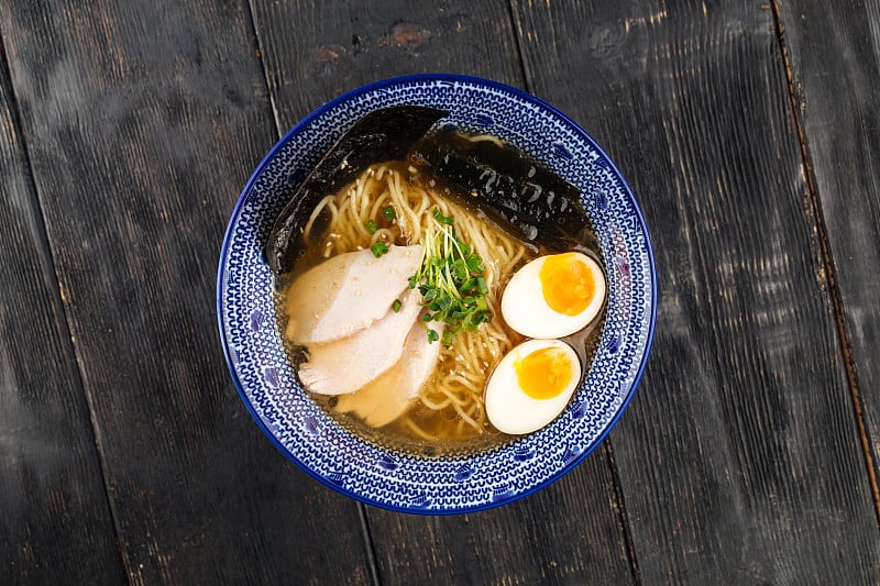 日本鸡肉拉面汤