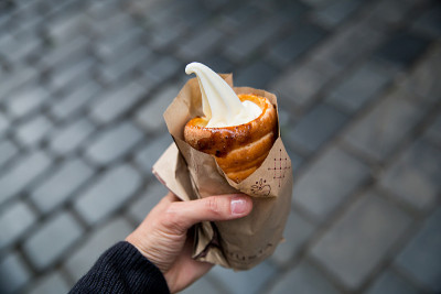 Trdlo或Trdelnik -传统的捷克国家甜糕点面团