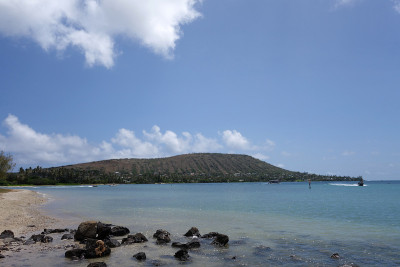 毛纳鲁阿湾海滩公园的岩石海滩