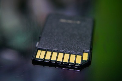 黑色SD存储卡背面