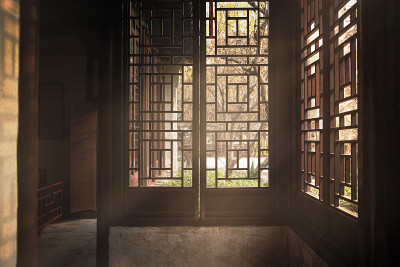 园林的窗景是中国江苏苏州的一个古典园林。建于1541年，以古典园林被列入世界遗产名录。