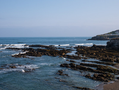 多岩石的海岸