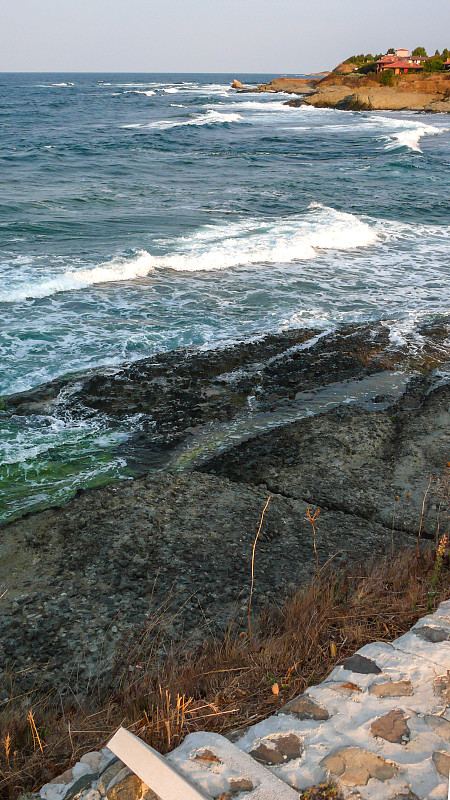 保加利亚布尔加斯地区洛泽涅茨海岸线的日落海景