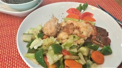 蔬菜和美味的龙虾在古巴
