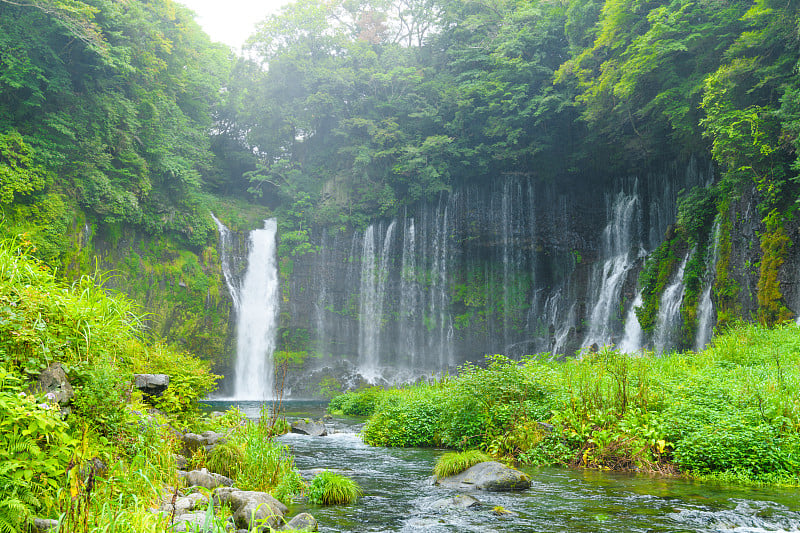 富士山箱根伊豆国家公园的白人瀑布。