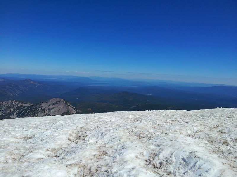 拉森火山国家公园拉森山的雪地