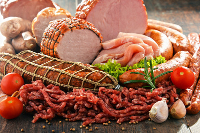 肉类产品，包括火腿和香肠