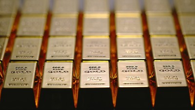 银行保险库里有很多金条