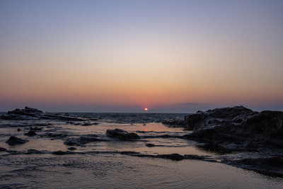 美丽的日落和海滩